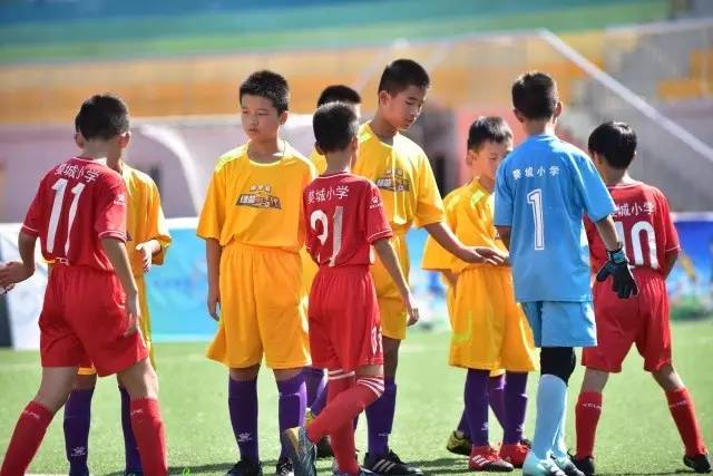 中国时尚体育季海南站收官 涵盖桨板、腰旗橄榄球及飞盘